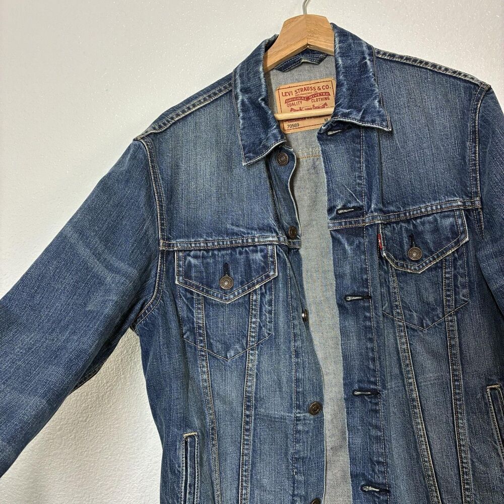 Levi's Jean Jacket Mens Medium Blue Denim Trucker Raw Hem Distressed 70589 - Picture 5 of 16